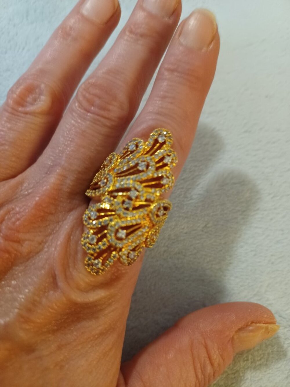 18k YG GF Rhinestone Ring - Picture 5 of 8